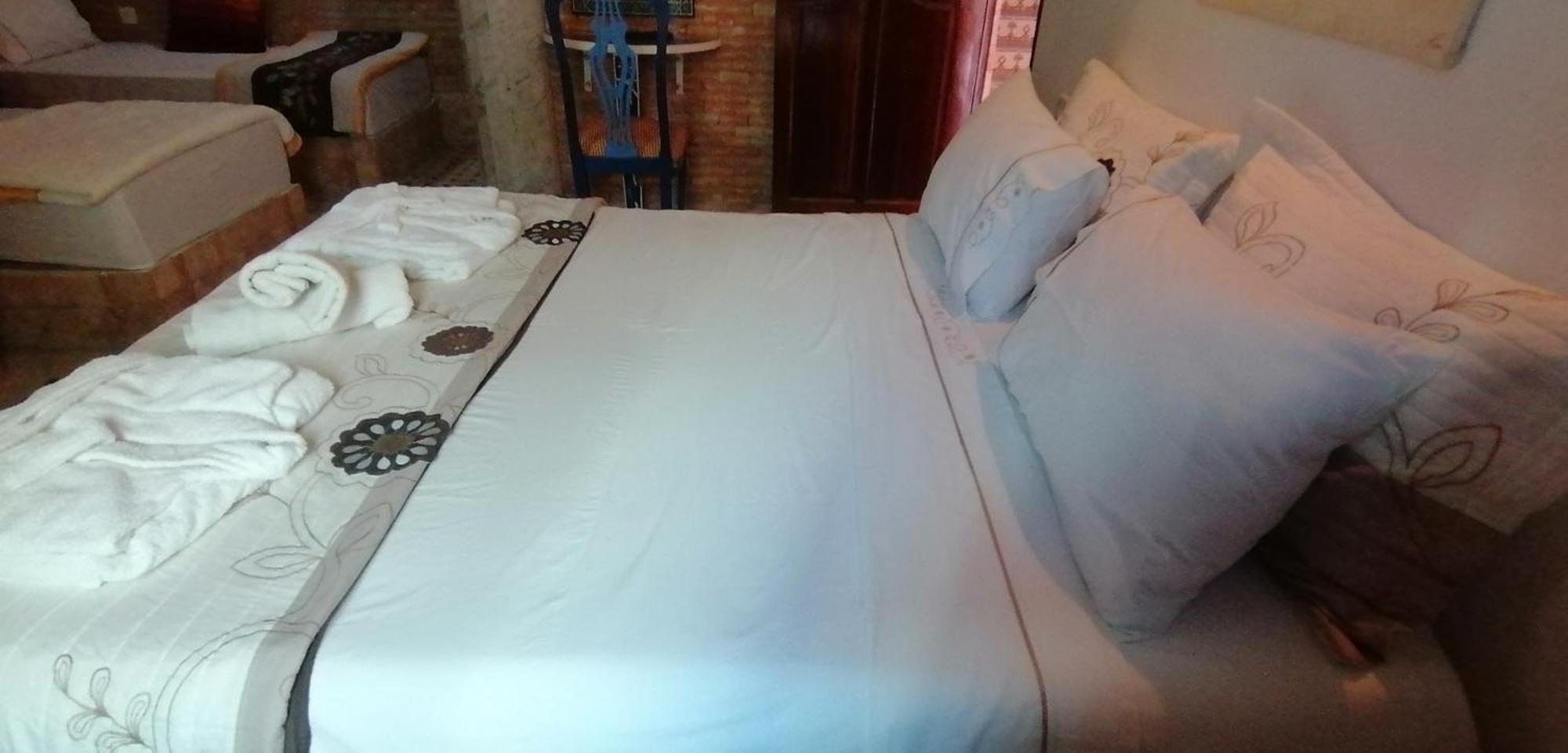 Hotel Pasta Plaza Asilah Habitación foto