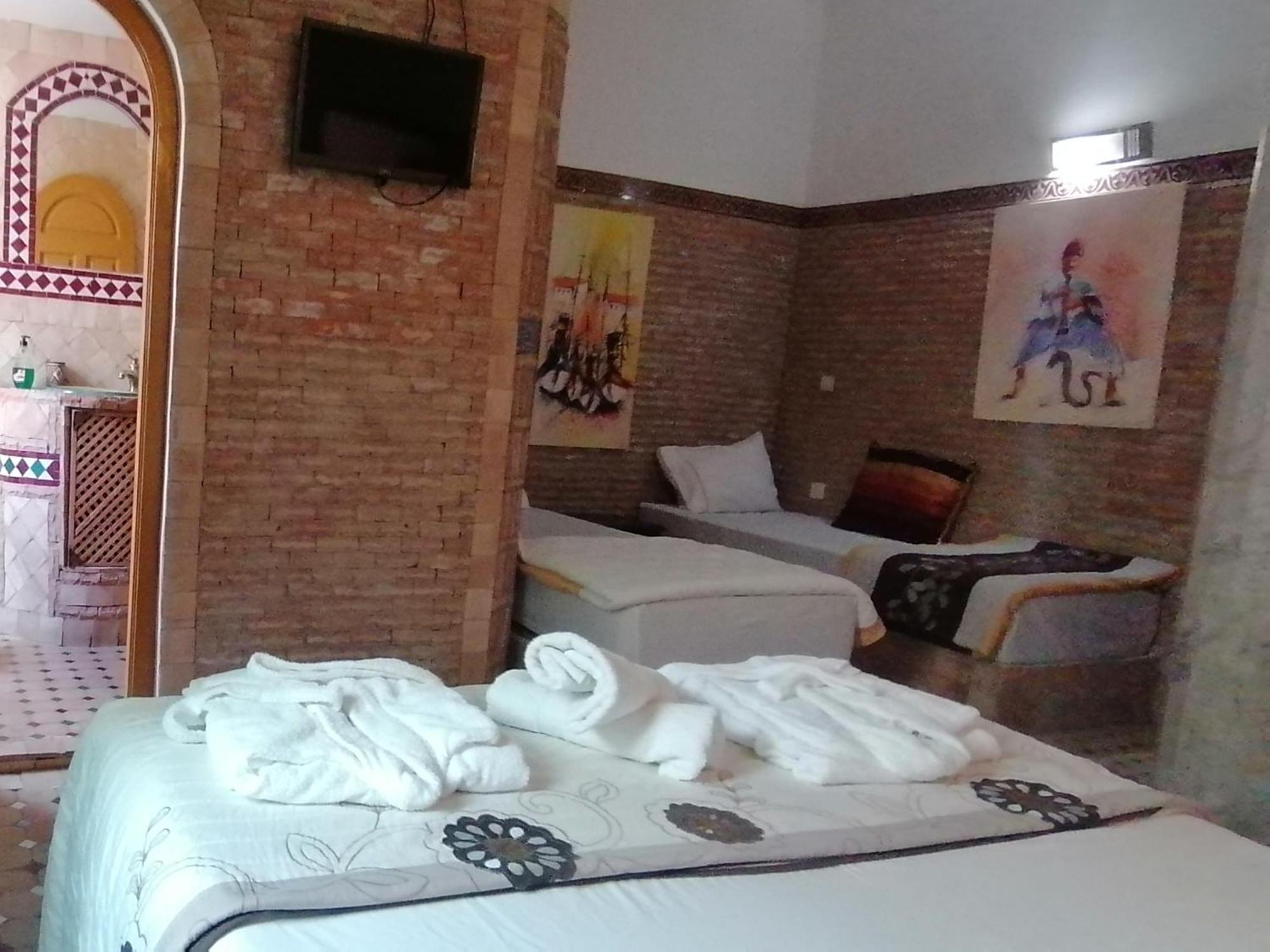 Hotel Pasta Plaza Asilah Habitación foto